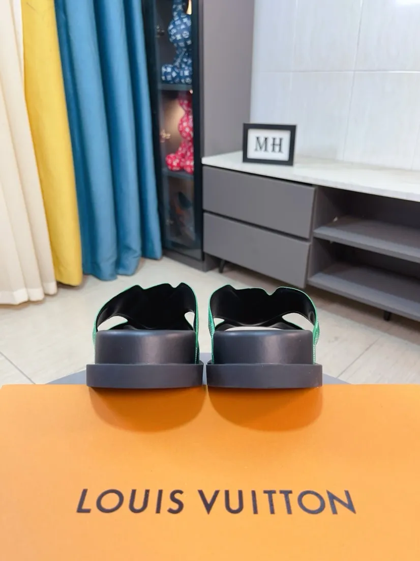 Men's shoes💰300🌹🌹【LV】Multi-color new men's slippers, original top-quality version, original special cowhide with pebbled embossing➕sheepskin on the inner and side, non-slip combination sole, more stable walking, more comfortable and lightweight, high-end and generous, size: 38~44